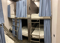 Кровать в общем 5-местном номере для мужчин